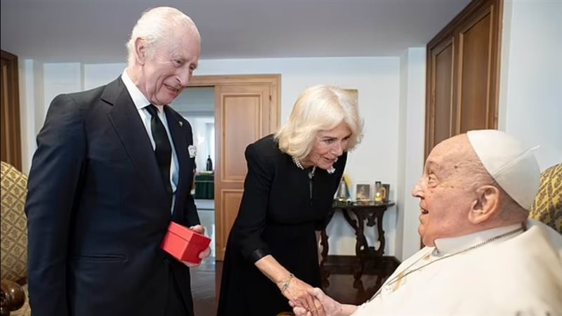 البابا فرانسيس يلتقي