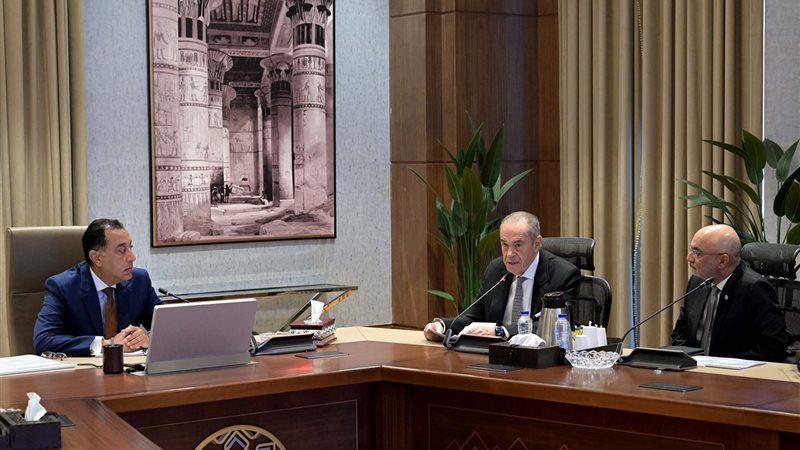 رئيس الوزراء يلتقي