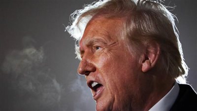 أسوشيتد برس: ترامب يتمتع بسلطة التصرف كحاكم أوروبي مستبد في القرن 19