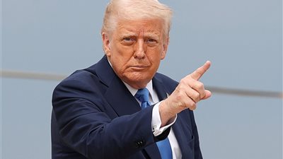 ترامب: يجب السماح للسفن الأمريكية بمرور قناتي بنما والسويس مجانًا