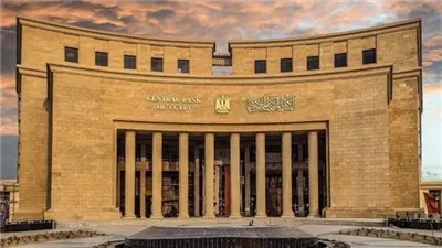 الرابحون من قرار البنك المركزي بخفض الفائدة.. تجار الذهب والعقارات