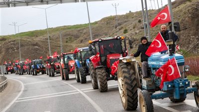 اعتصام بالجرارات الزراعية في تركيا للمطالبة بانتخابات رئاسية مبكرة