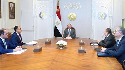 الرئيس يوجه بتبسيط الإجراءات وتقليل الأعباء المالية والإدارية لتهيئة بيئة أعمال جاذبة