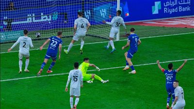 شاهد أهداف مباراة الهلال والشباب .. تعثر جديد للزعيم (فيديو)