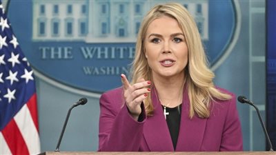 فستان متحدثة البيت الأبيض.. واشنطن ترتدي ما تحاربة من بكين |فيديو