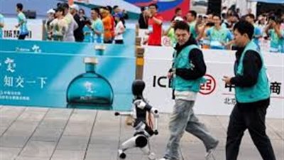 في أول تجربة من نوعها.. روبوتات تشارك البشر في نصف ماراثون بالصين وتخسر السباق