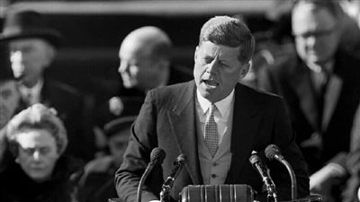 هل جون كينيدي كان على علاقة جنسية مع جاسوسة سوفيتية قبل اغتياله؟