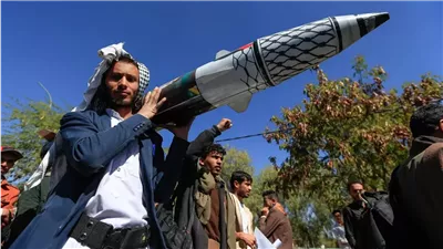 الحوثيون يطلقون صاروخا باليستيا شمال إسرائيل.. الاحتلال يطلق صافرات الإنذار 