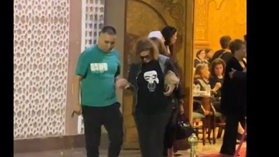 عزاء زوج سناء منصور وسط حضور الفنانين والمشاهير 