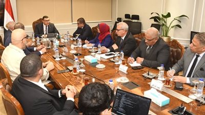وزير الإسكان يستعرض التعاون في ملف التحول الرقمي مع مسئولي منصة مصر العقارية 