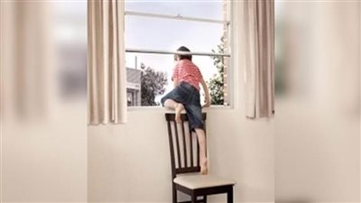 سقوط طفل 5 سنوات من الطابق الثالث بمركز أبو النمرس