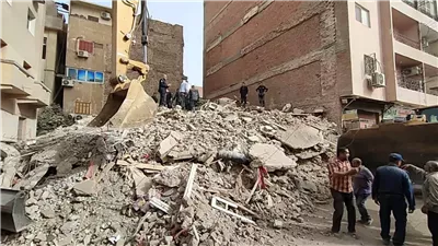 حادث انهيار عقار أسيوط| العثور على جثة طفلة.. المحافظ يتفقد موقع المنزل المنهار 