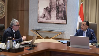 رئيس الوزراء: المنطقة الاقتصادية لقناة السويس توفر فرصًا واعدة للمستثمرين