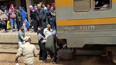 السكة الحديد تنفى واقعة دفع كمساري لراكب تحت عجلات القطار| تفاصيل  