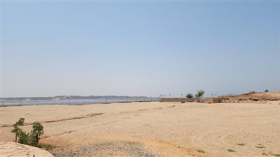 محافظ أسوان يعلن استئناف حركة الملاحة النهرية بعد انتهاء العاصفة الرملية