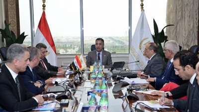 وزير التموين يناقش مع رئيس «قها للأغذية» زيادة منتجات الشركة في الأسواق