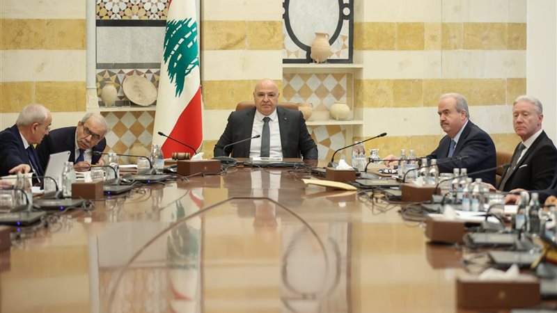 لبنان يحذر حماس من