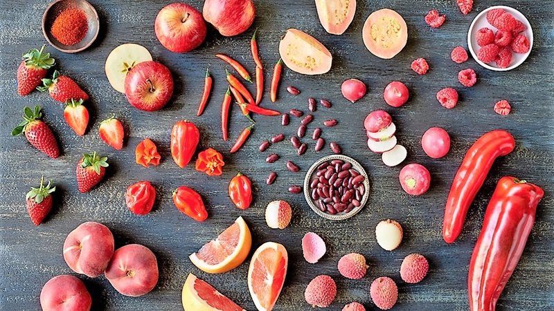 5 أطعمة حمراء تعزز