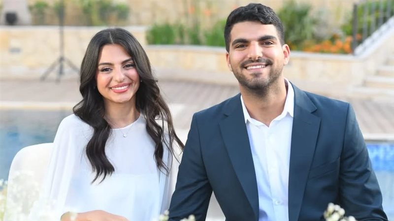 أمل رزق تحتفل بعقد