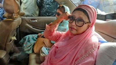 عودة رئيس وزراء بنجلاديش السابقة خالدة ضياء لوطنها بعد تدهور حالتها الصحية