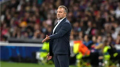 «حلّال العُقد».. برشلونة يتسلح بأفكار هانر فليك للقضاء على «كابوس» الإنتر