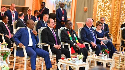 زيارة الرئيس السيسي لروسيا، مائدة عشاء بوتين تجمع زعماء العالم