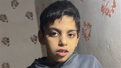 أم تستغيث: انقذوا ابني، والده يحتجزه منذ عام ويحرمه من العلاج والرعاية