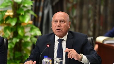 وزير النقل يوقف 11 موظفا بالسكة الحديد عن العمل بمنطقة شرق الدلتا.. ما السبب؟