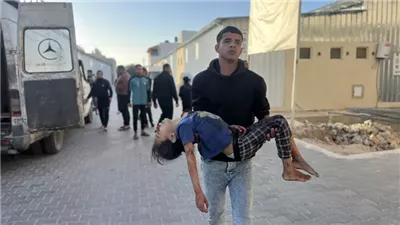 7 شهداء في غزة بينهم عائلة كاملة، الجوع ينهش أجساد أطفال فلسطين