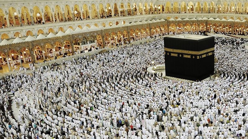 من أول من طاف بالكعبة