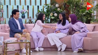 بالرغم من ضعف إيرادات فيلمه، سامح حسين وأسرته في ضيافة منى الشاذلي بهذا الموعد