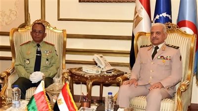 الفريق أول عبد المجيد صقر يستقبل وزير دفاع مدغشقر في مصر