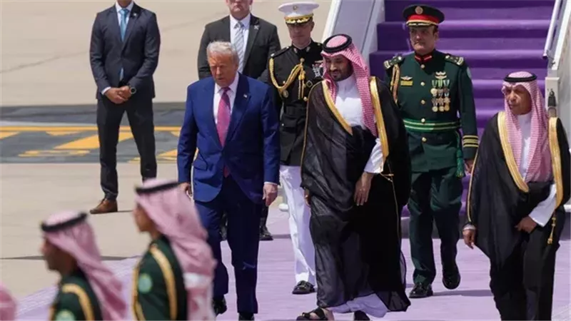 ترامب يصل إلى السعودية