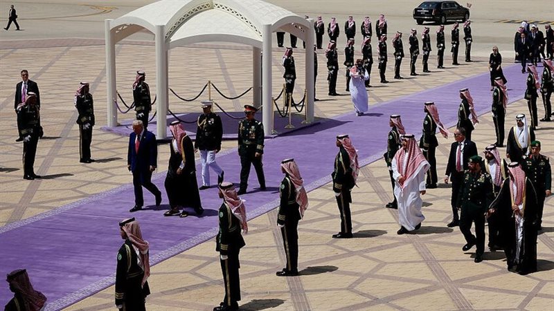 سر السجادة البنفسجي