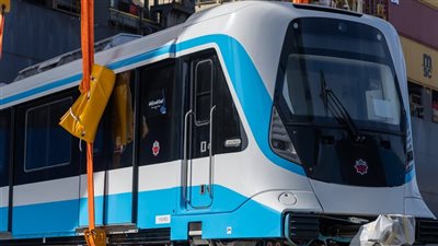 وصول أول قطار مكيف للخط الأول لمترو الأنفاق إلى ميناء الإسكندرية (صور)