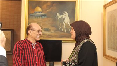 لقاء الفن بالوجع .. محمد صبحي يستقبل الأسيرة المحررة إسراء جعابيص