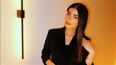 بالبدلة السودة، أول ظهور لـ ليلى زاهر بعد زفافها في العرض الخاص لفيلم المشروع x