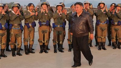 رد فعل الرئيس صادم، تحطم سفينة حربية جديدة أثناء تدشينها أمام زعيم كوريا الشمالية 