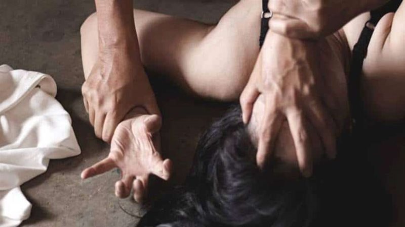 خدش حياء فتاة من