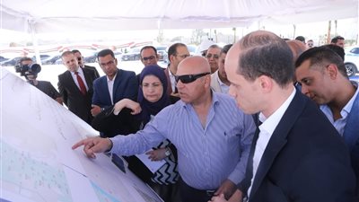 باستثمارات 200 مليون دولار، «الوزير» يتفقد أول مصنع لإنتاج ألواح الزنك النقي بالمنيا