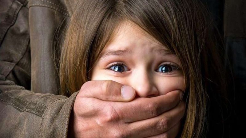 ذئب بشري يهتك عرض