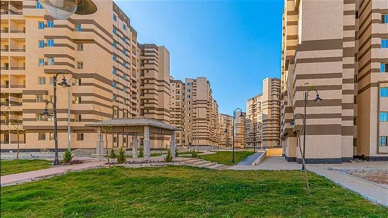 رئيس الوزراء يسلم