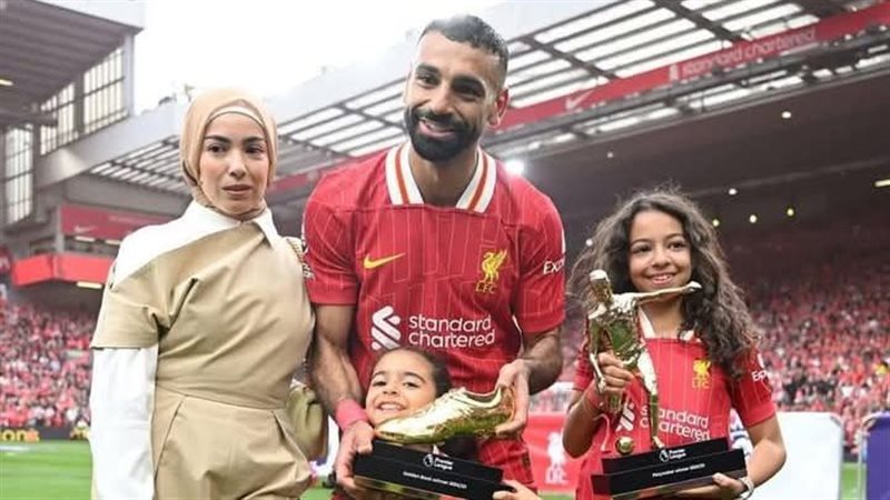 محمد صلاح مع الحذاء