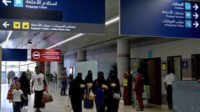 قرار قضائي جديد بشأن منع النساء من السفر للسعودية بمفردهن