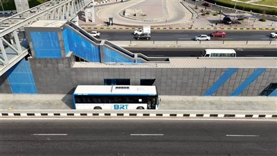 بدء التشغيل التجريبي للمرحلة الأولى من مشروع الأتوبيس الترددي BRT وإقبال كبير من المواطنين (صور)
