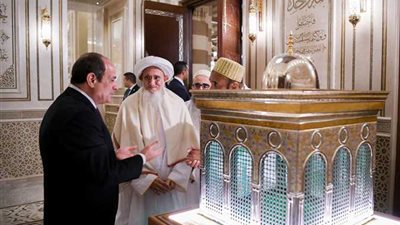 إمام مسجد السيدة زينب: الملايين يتقربون لله بجاهها، والرئيس السيسي اعتنى بالمقام