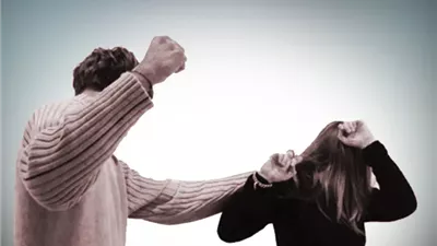 بيكهربني ويضربني بحديدة، مصرية تناشد المسؤولين لإنقاذها من زوجها بالسعودية وتحرك عاجل من الخارجية 