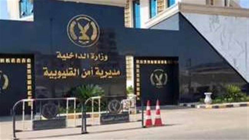 شاب يقتل والده في