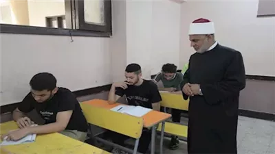 اجابة امتحان فيزياء االثانوية الأزهرية 2025.. شكاوى بالجملة ومصادر ترجح إعادته| صور