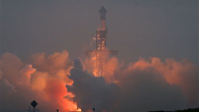 انفجار صاروخ ستارشيب يهز أمريكا ويحول مركبة إيلون ماسك إلى كرة نارية 